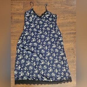 Kenzie + Francescas Y2K Navy blue floral midi dress with lace trim, Size: XL